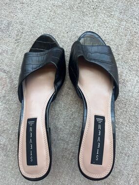 Steve Madden Black Croc-Embossed Peep-Toe Heels